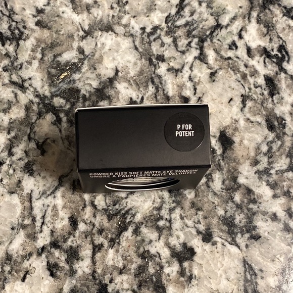 MAC Powder Kiss Soft Matte Eyeshadow P For Potent - Brand NEW - Picture 4 of 6